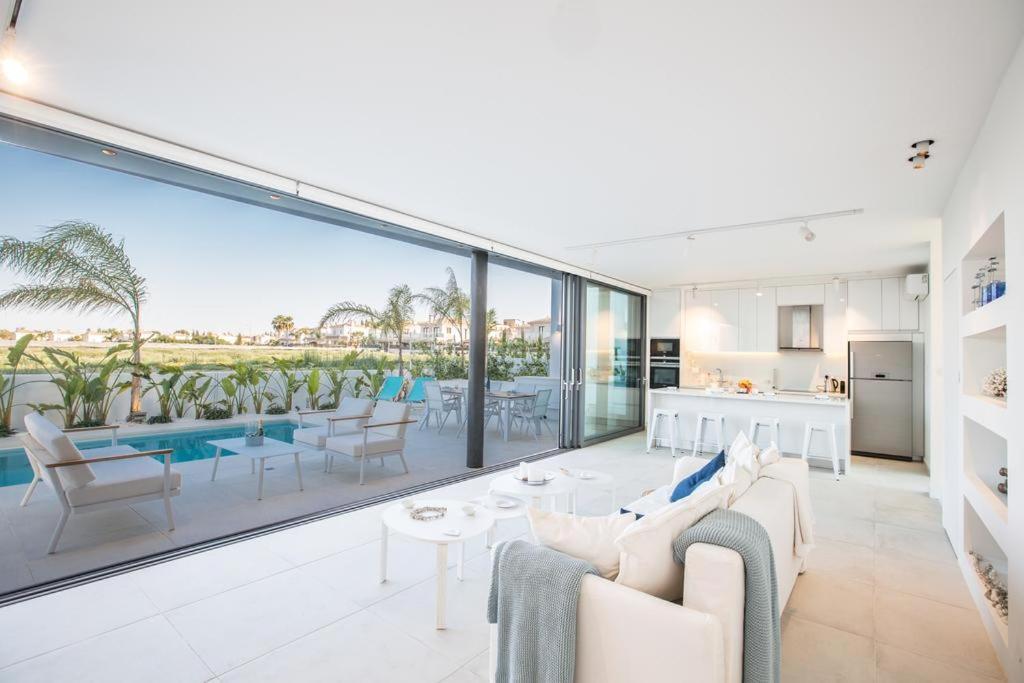 The White H Villa, Protaras, Fresh And Peaceful พาราลิมนี ภายนอก รูปภาพ
