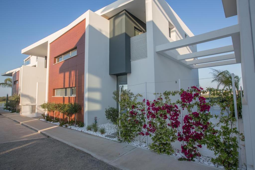The White H Villa, Protaras, Fresh And Peaceful พาราลิมนี ภายนอก รูปภาพ